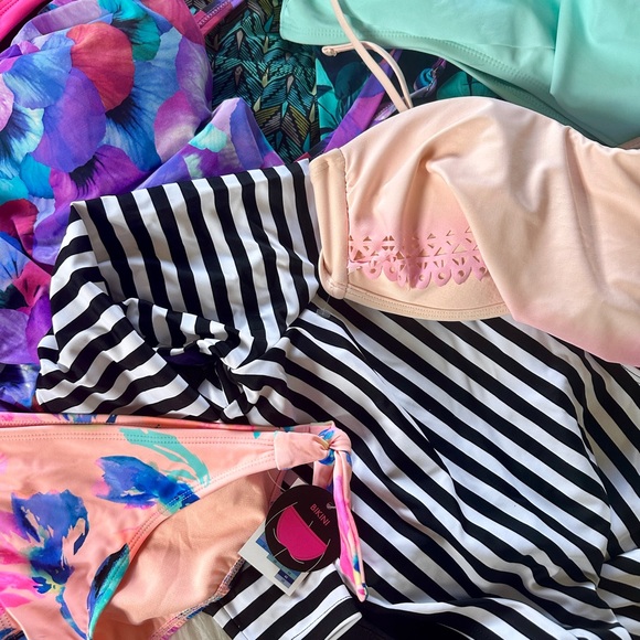 *sold* Huge Swimsuit Bundle- Medium - Picture 4 of 6